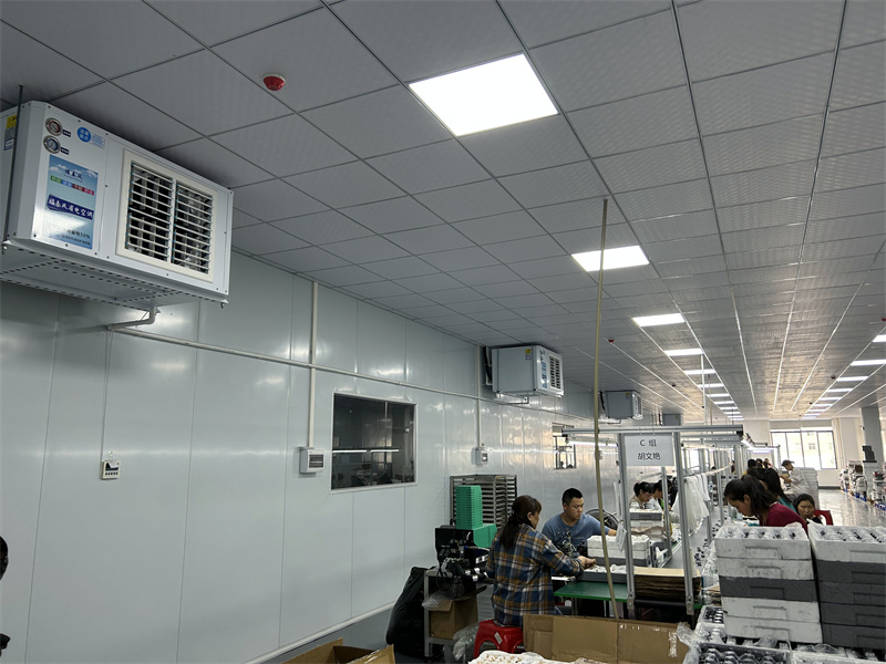 服裝廠高溫難題終結(jié)！工業(yè)省電空調(diào)打造清涼生產(chǎn)環(huán)境